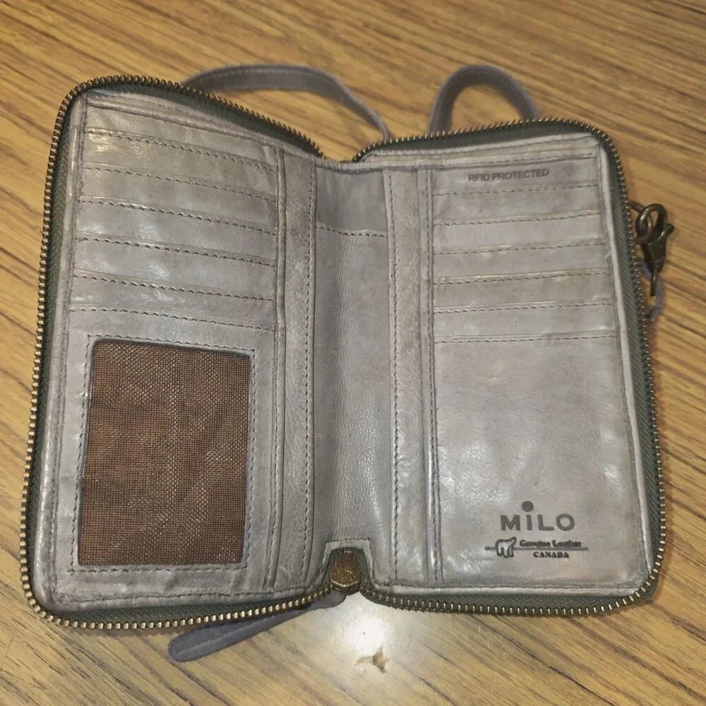 MILO ELLA Gray Leather Crossbody Multi Compartment Wallet Vacation Travel Canada